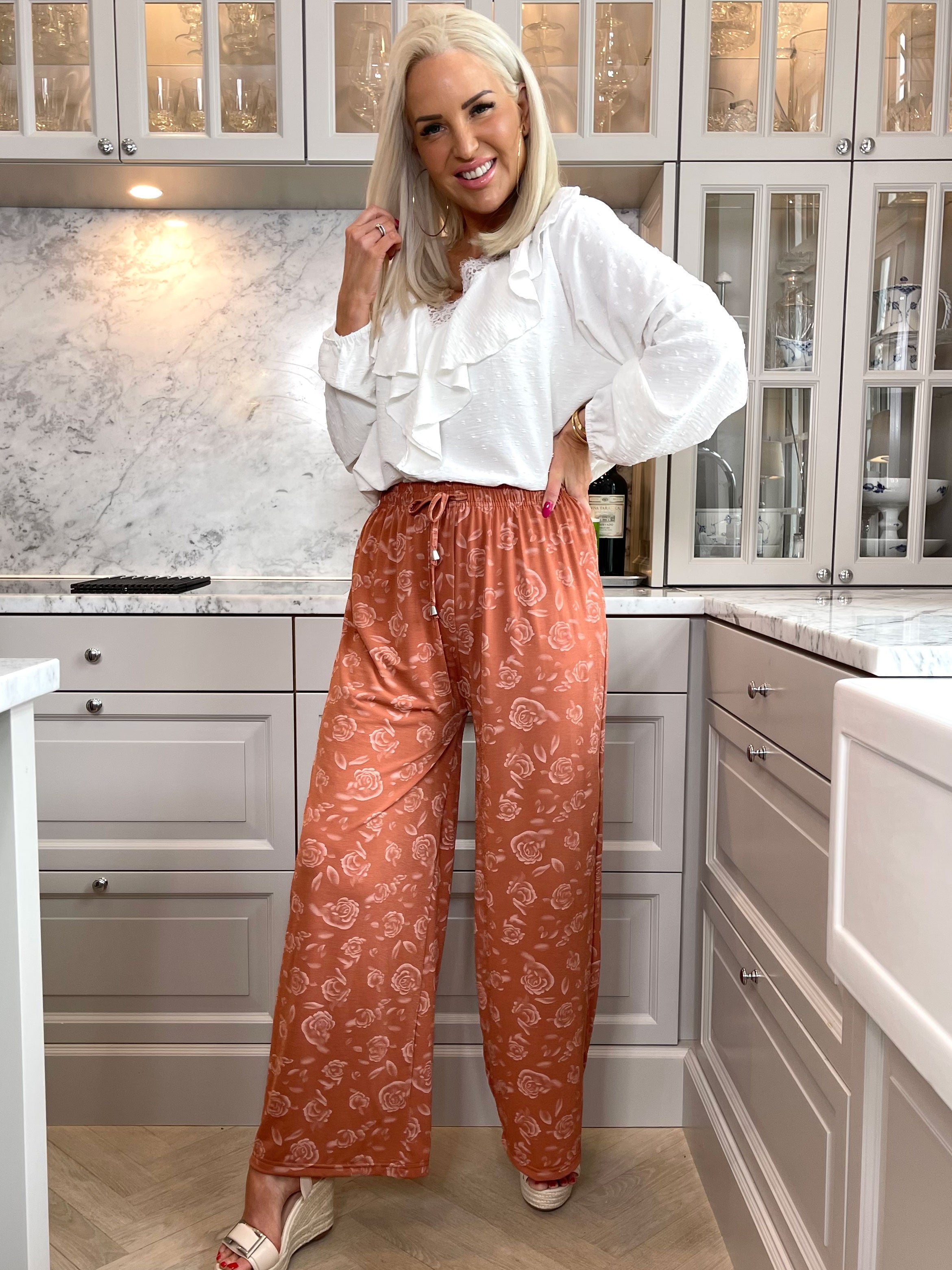 Laiba - Løse bukser med rosemotiver